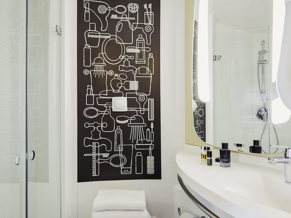 Ibis La Ciotat 74/74