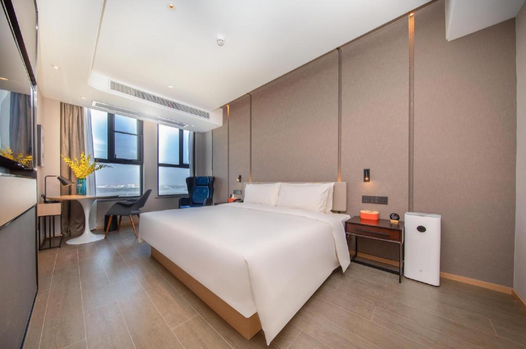 Jimu, Suite, King Bed, Lake View