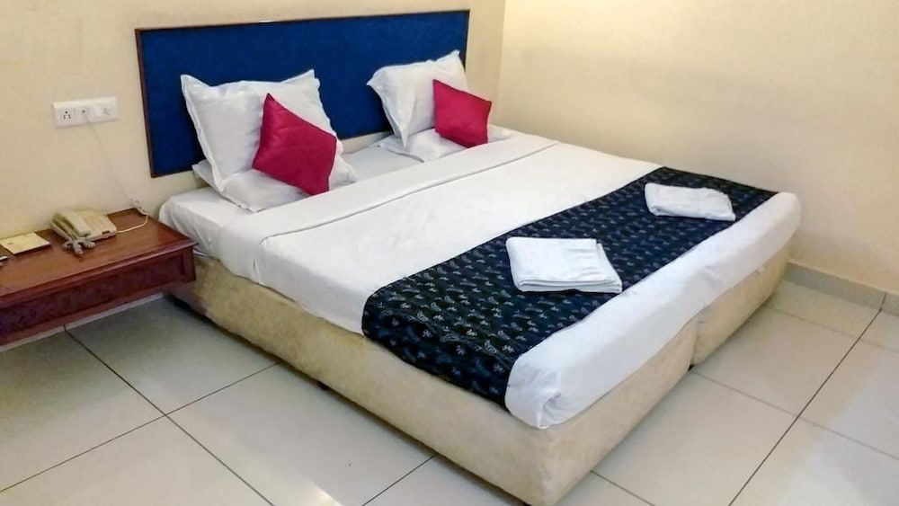 WOODLANDS HOTEL 23/50