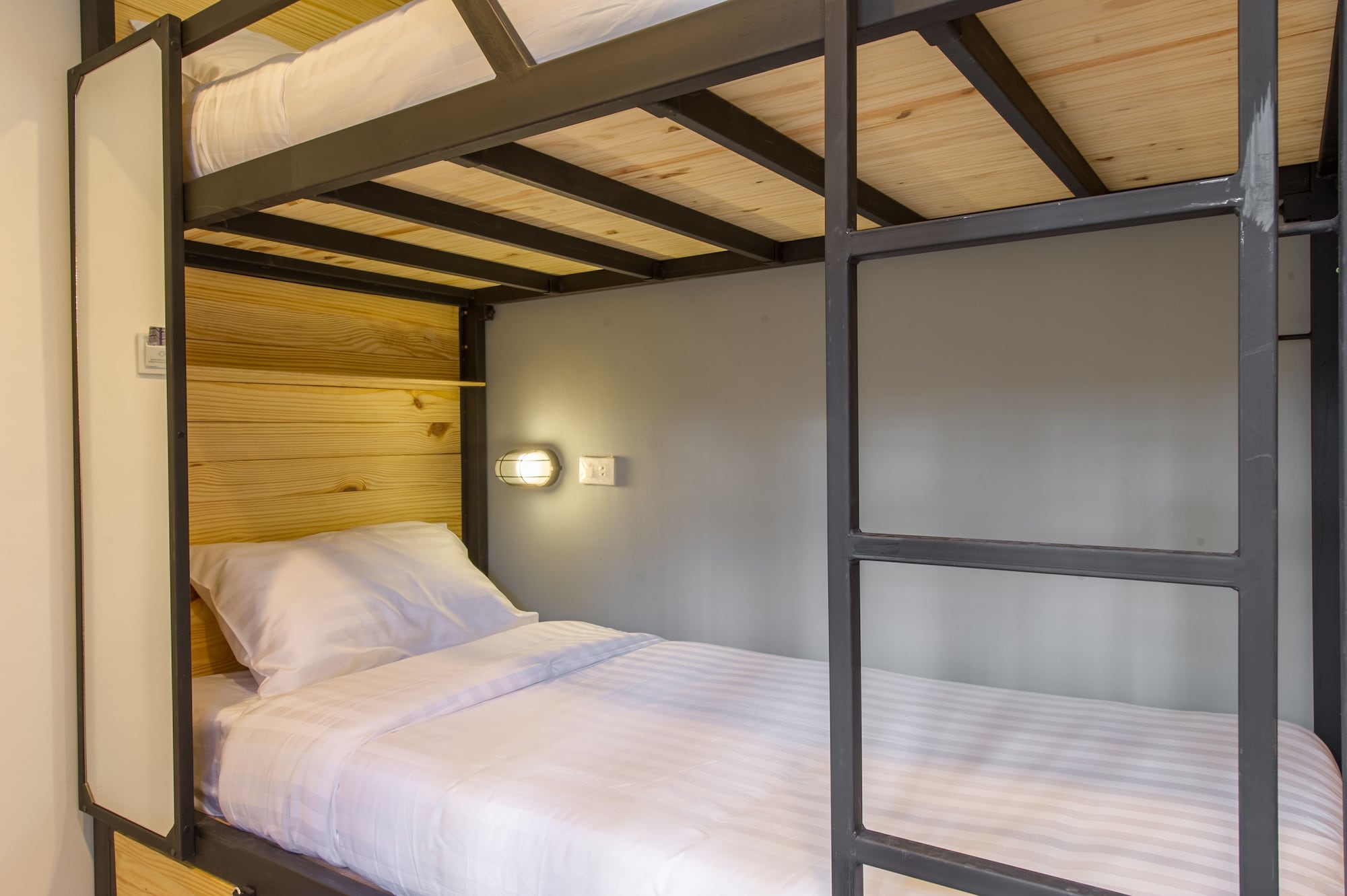 DELUXE