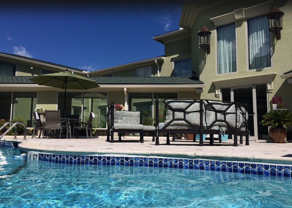 Town & Country Inn and Suites 2/36