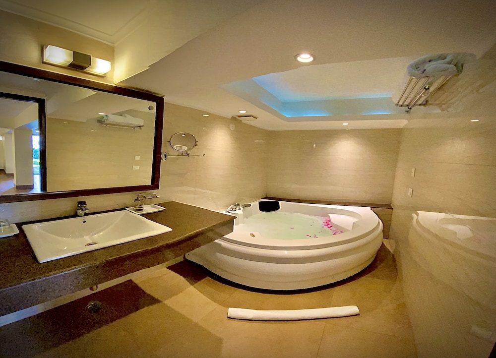 Marigold Sarovar Portico 50/50