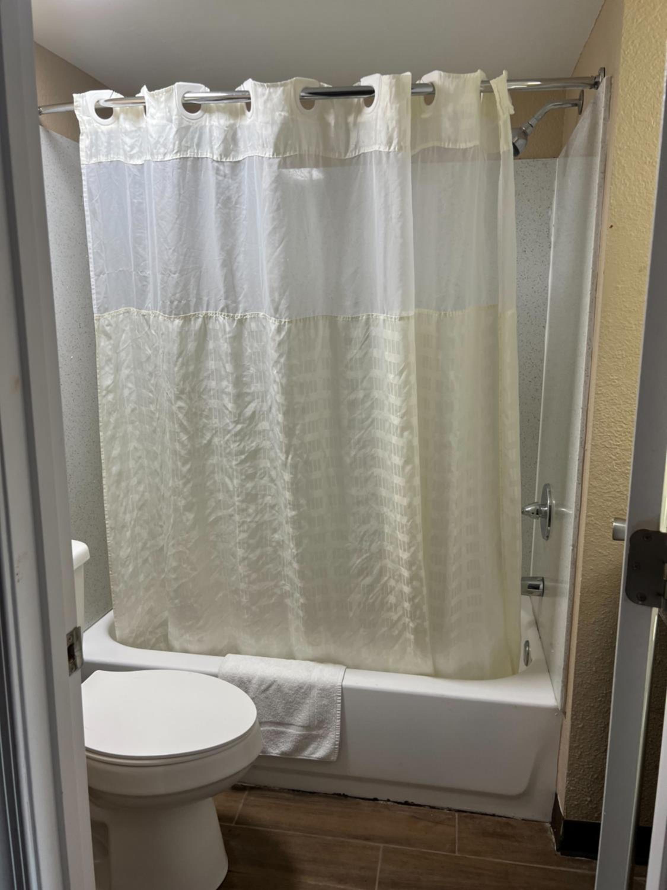 Super 8 by Wyndham Newport News 16/19