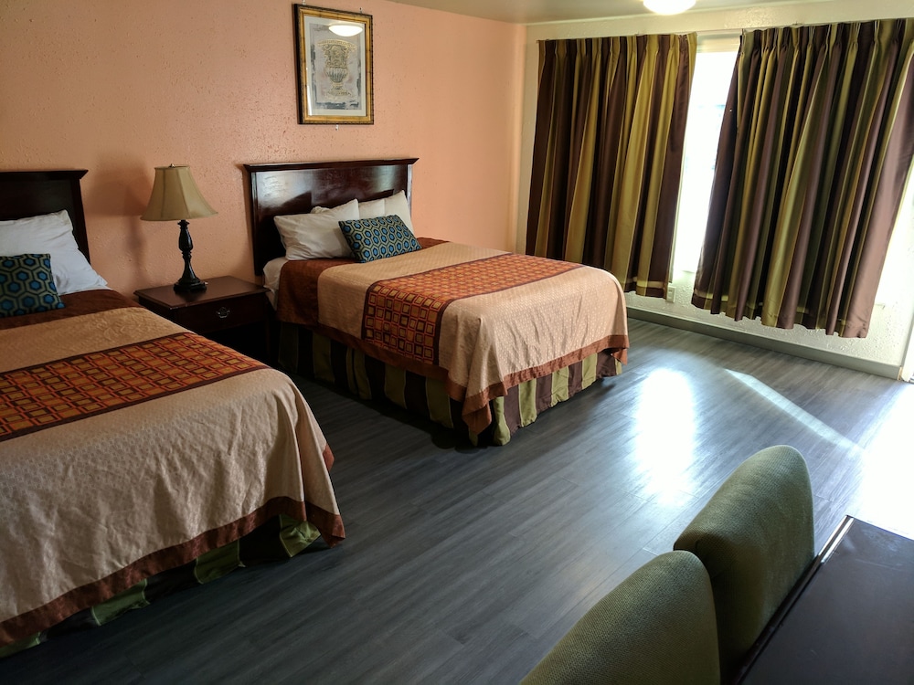 La Hacienda Motel 20/65