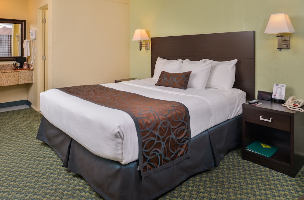 University Inn Suites 13/50