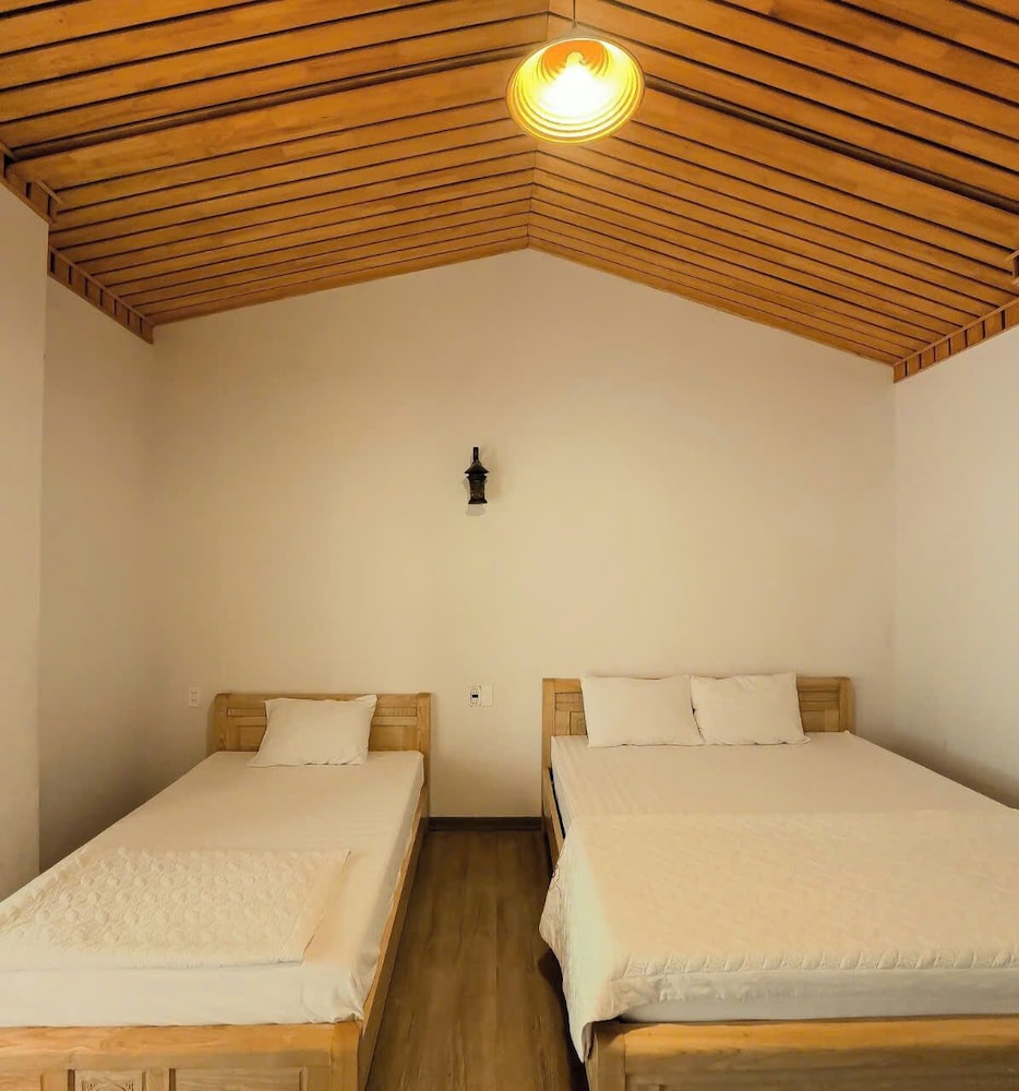 غرفة ديلوكس ثلاثية بسرير كوين وسرير فردي، Catba Oasis Bungalows - Hostel 2/9