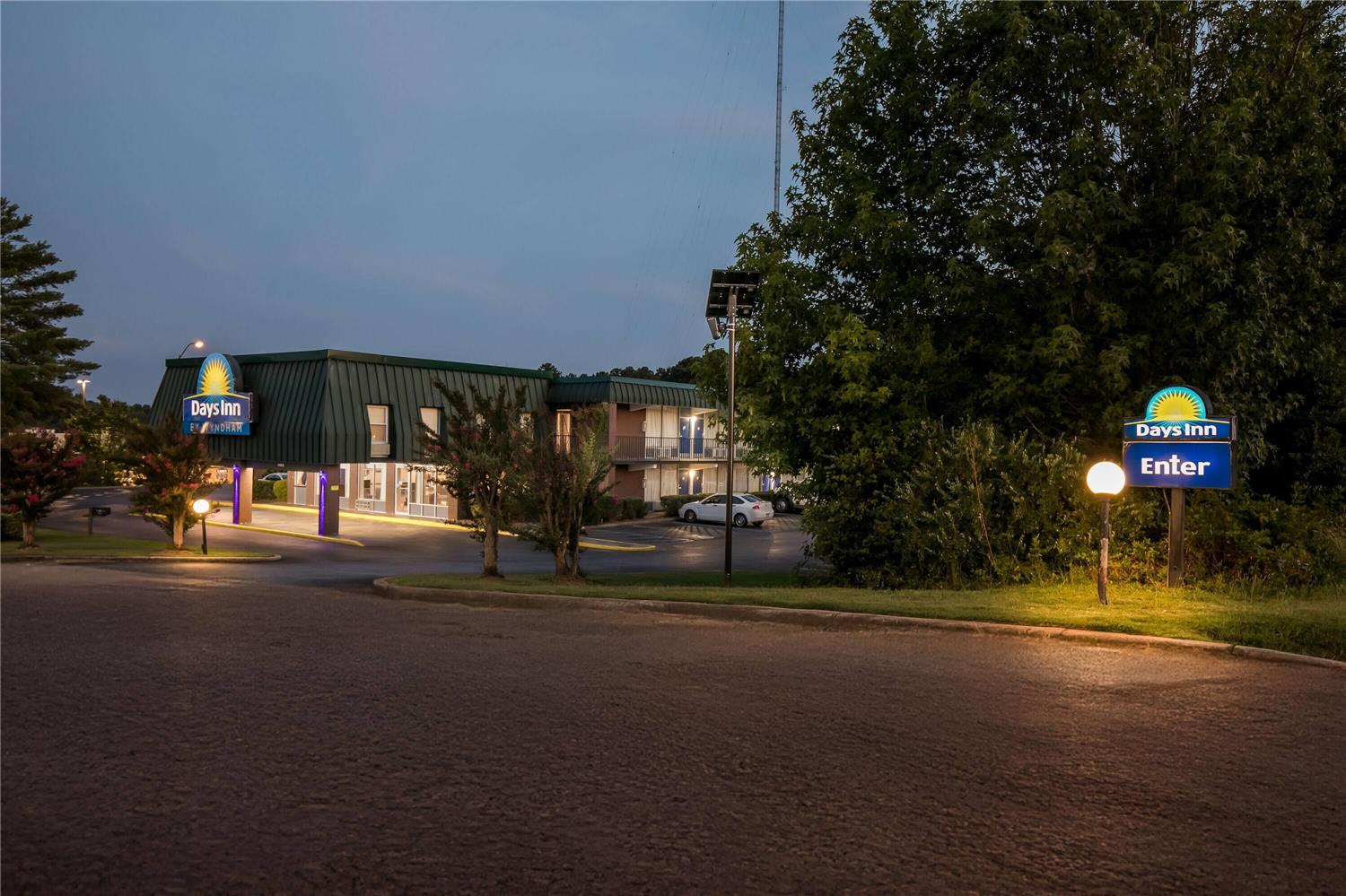 Days Inn by Wyndham Seneca 23/25