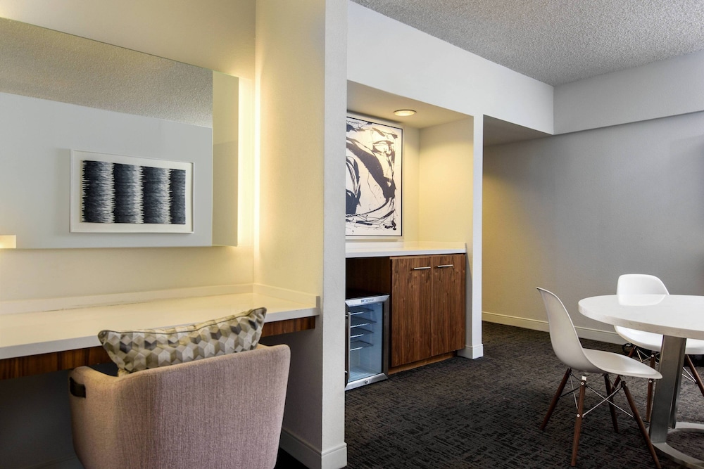 Renaissance Palm Springs 25/78