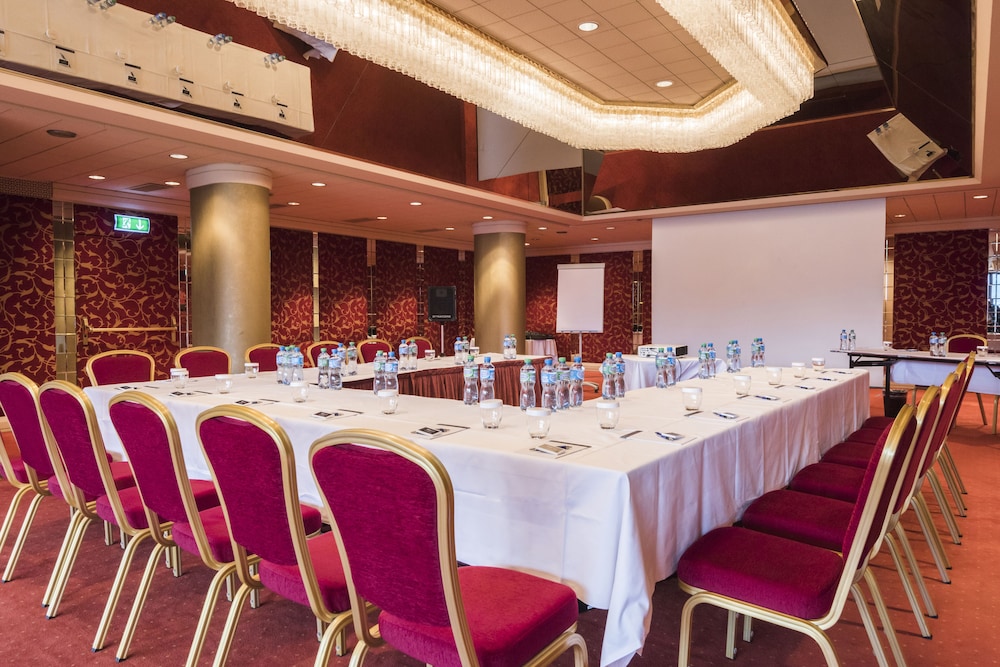 Royal Plaza Montreux Hotel 66/77