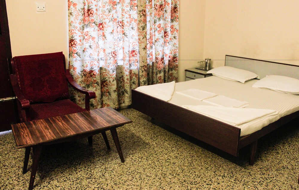 Hotel Keerthi 25/29