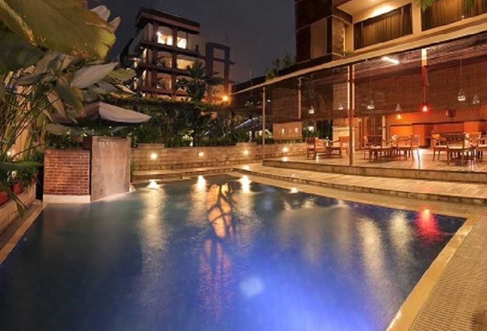 BALI WORLD HOTEL 43/46