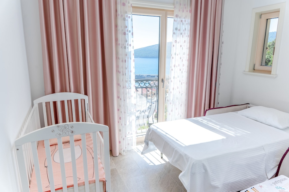 Lustica Bay Vacation Homes 19/50