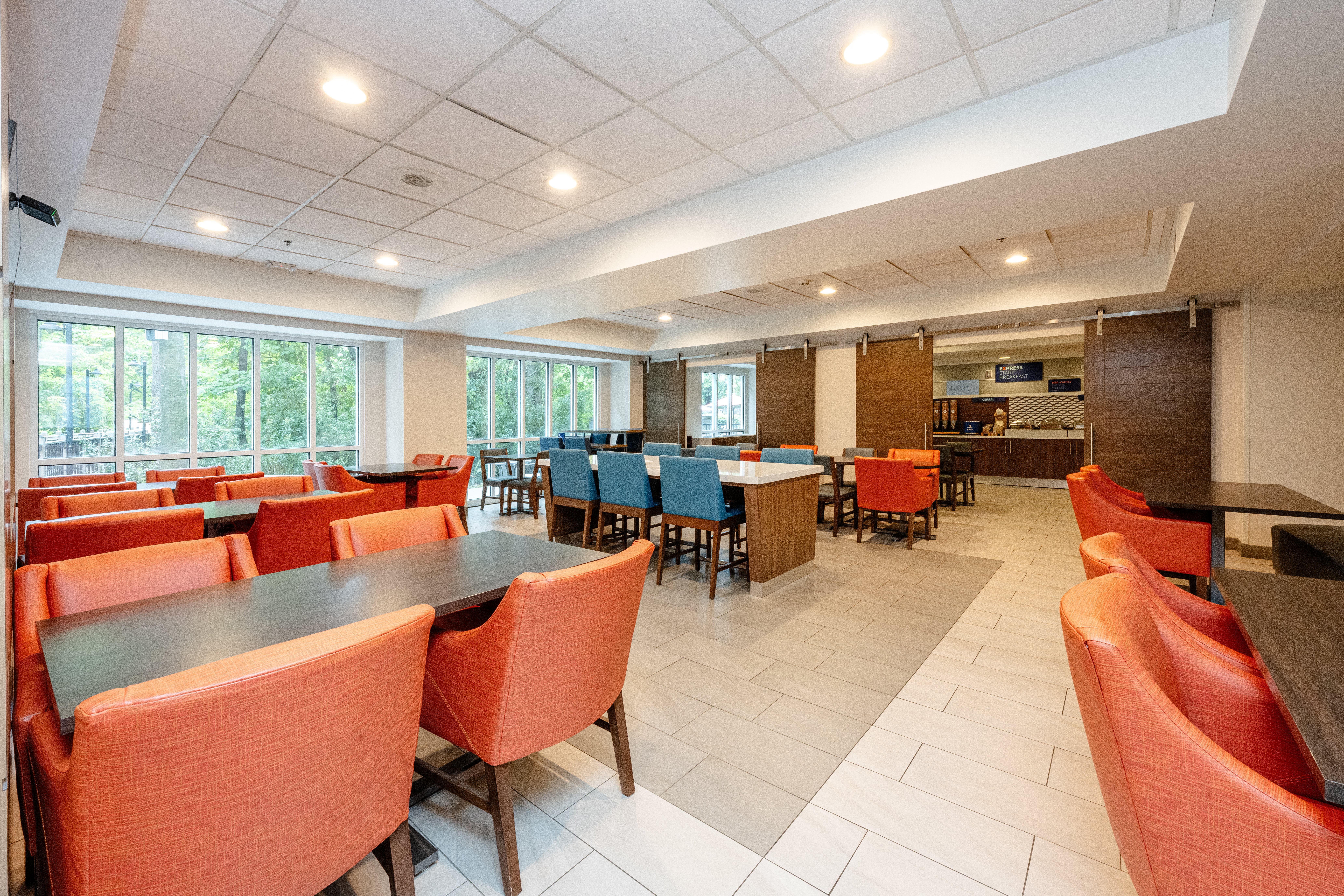 Holiday Inn Express Charleston Ashley Phosphate 19/30
