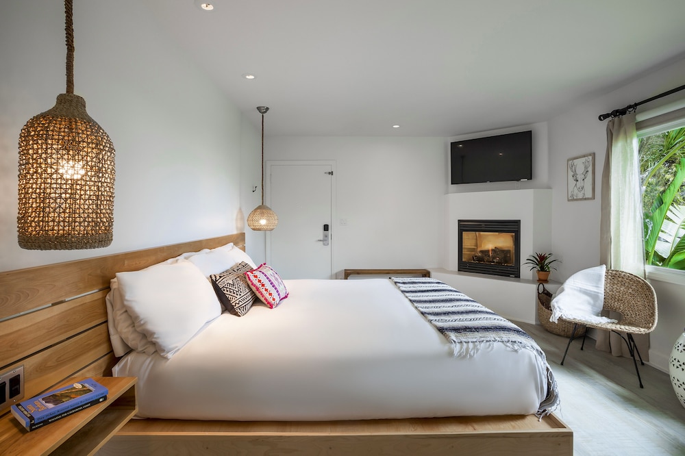 UPSTAIRS, DELUXE, OCEAN VIEW
