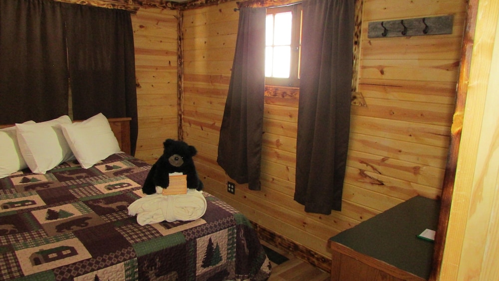 Spearfish Canyon Lodge 8/75