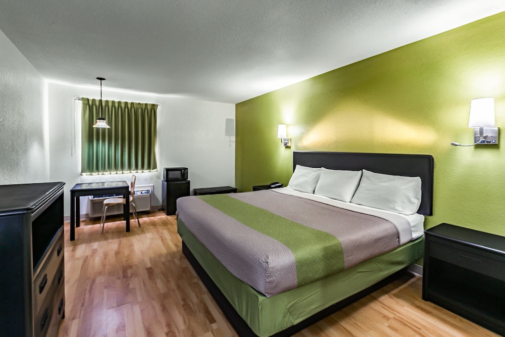 Motel6 Augusta, KS 12/37