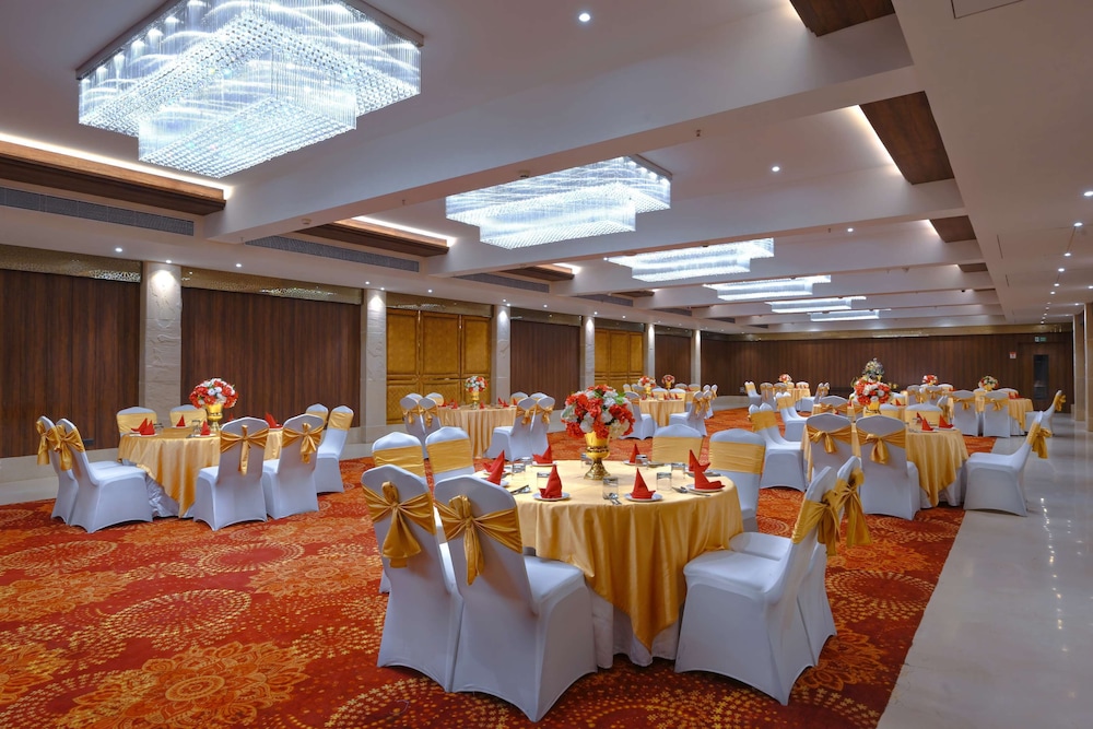 Royale Sarovar Portico Agra 62/65