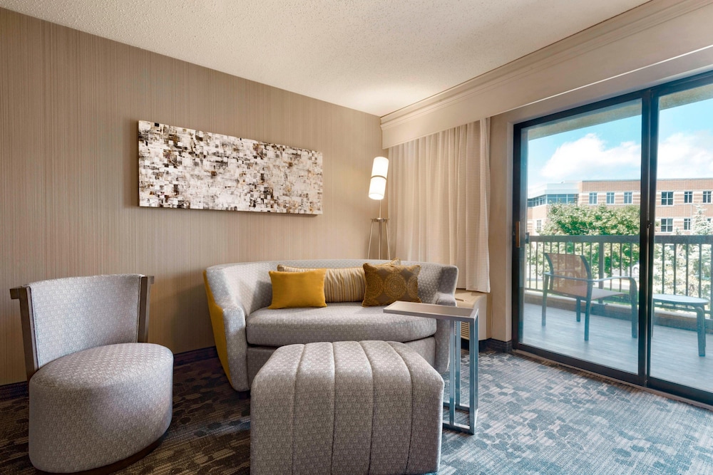 COURTYARD BY MARRIOTT AKRON FAIRLAWN 28/42