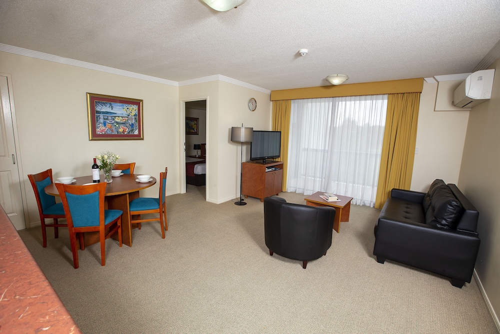 Springwood Tower Apartment Hotel 33/63