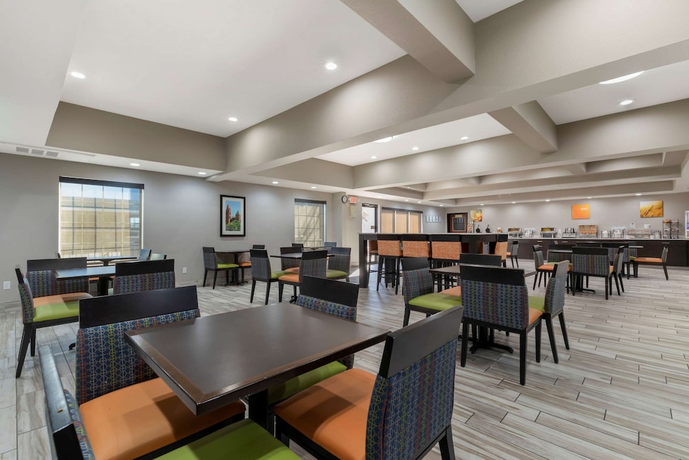 Comfort Inn And Suites Near Medical Center 43/56