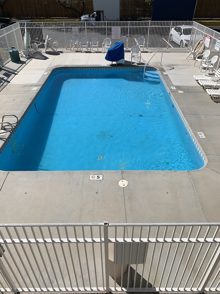 Motel6 Grants, NM 8/68