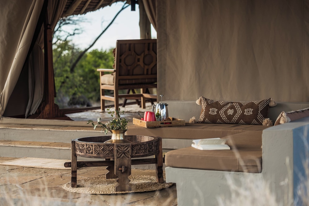 Lewa Safari Camp 25/50
