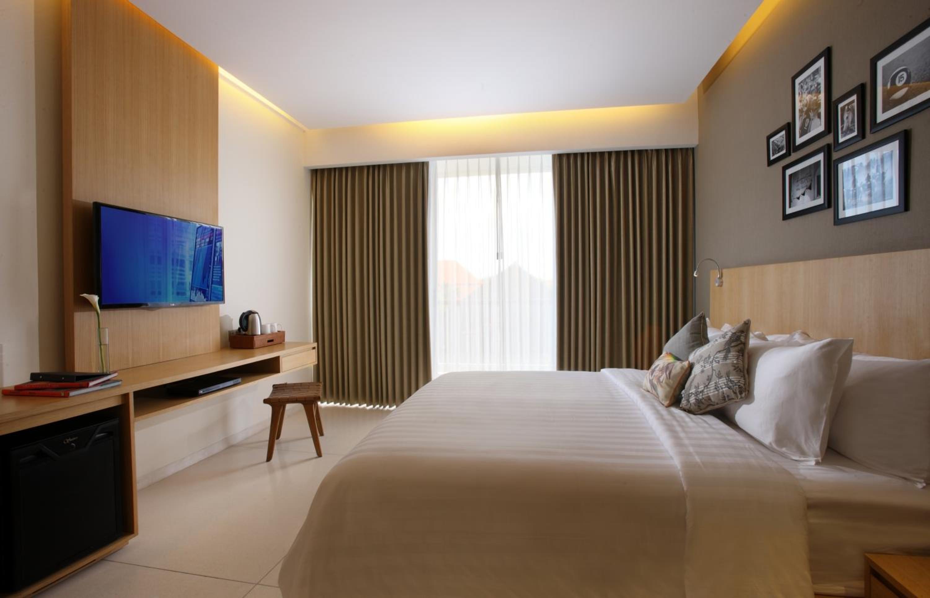 غرفة سوبيريور بسرير كينج، Ossotel Legian Bali 6/9