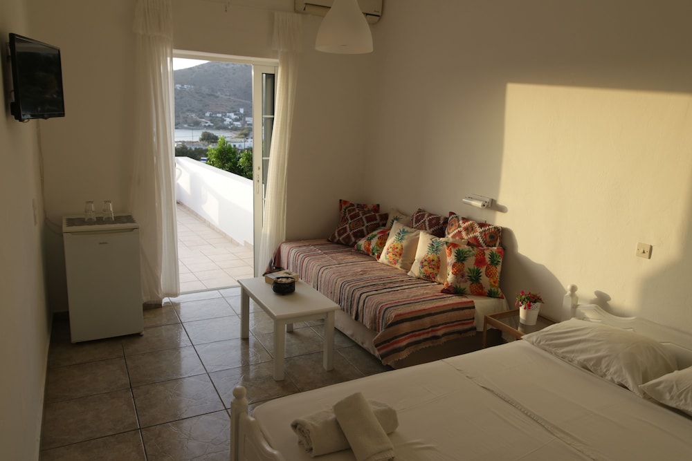 Armadoros Hotel / Ios Backpackers 7/47