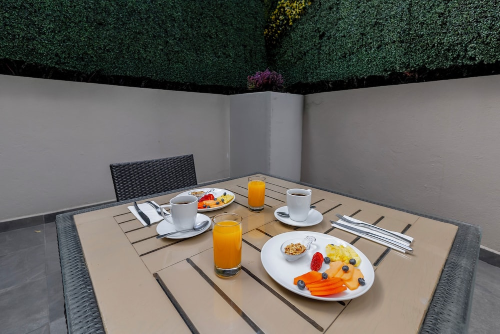 Isaaya Hotel Boutique By Wtc 33/50