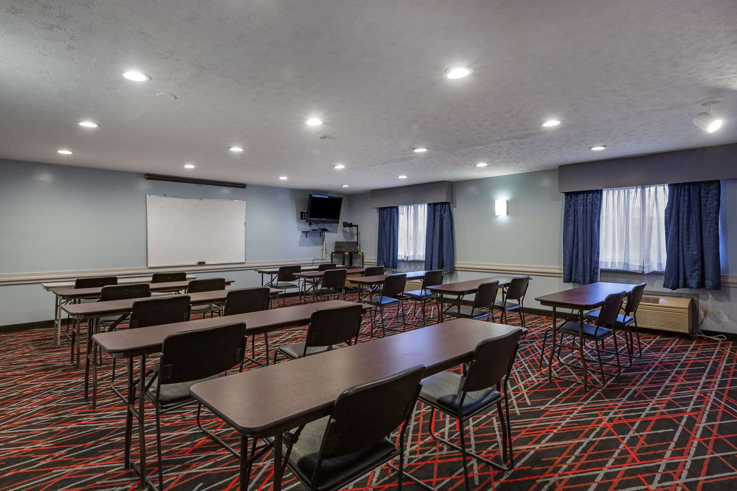 Quality Inn Austintown-Youngstown West 25/35