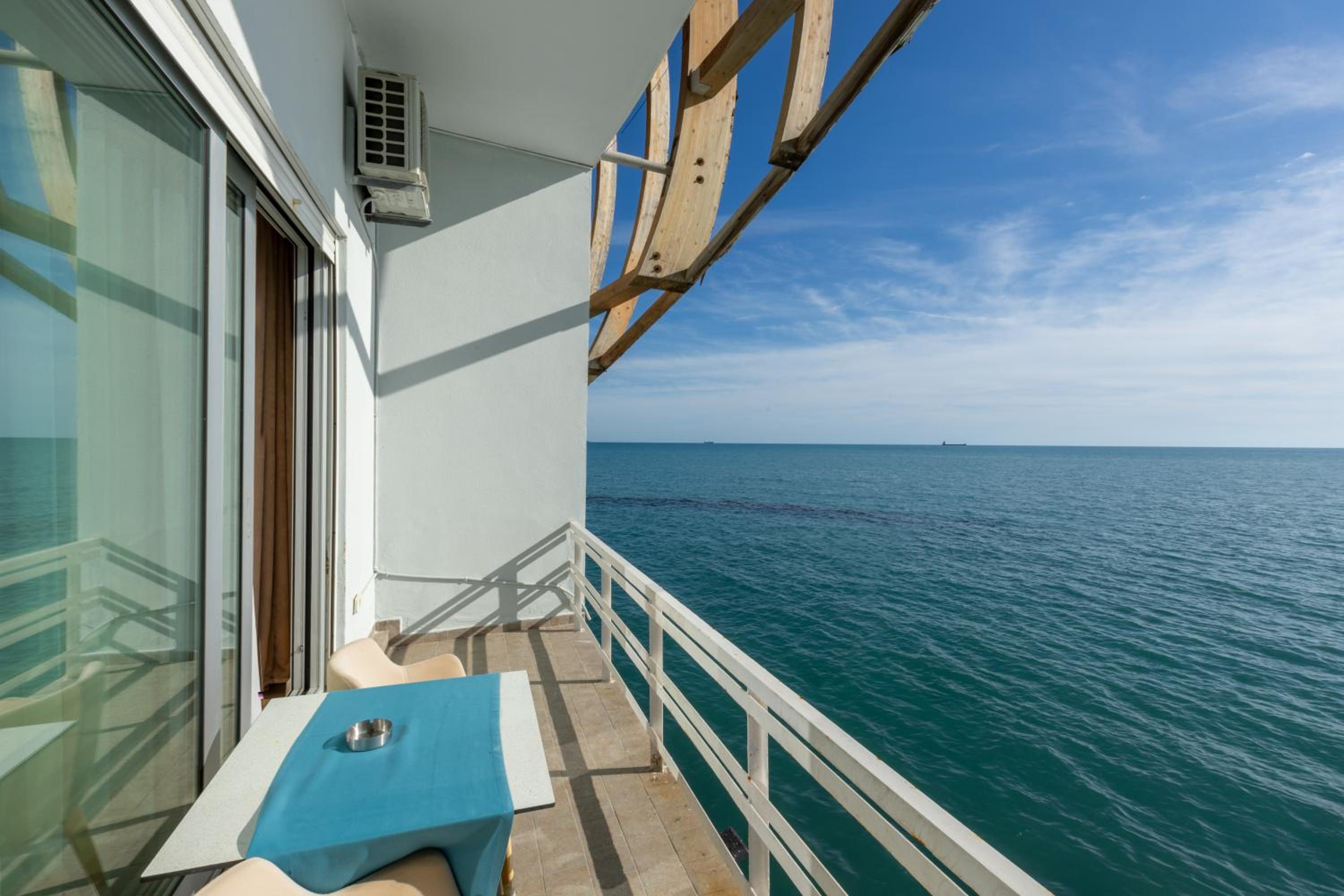 Ventus Harbor Hotel 23/26