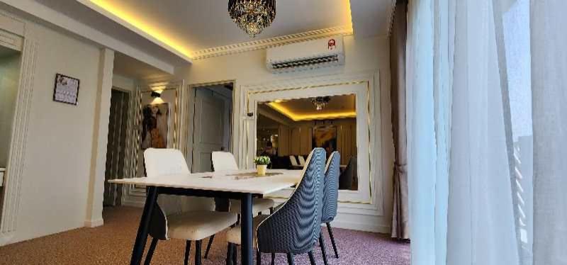Swiss Avenue Hotel 9/41