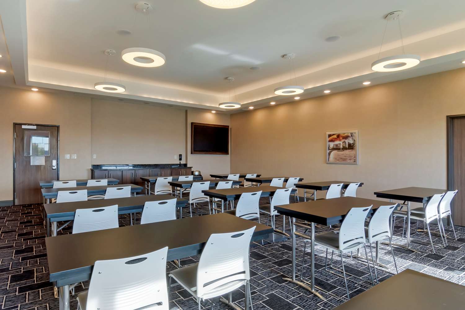 Best Western Premier Liberty Inn & Suites 42/48