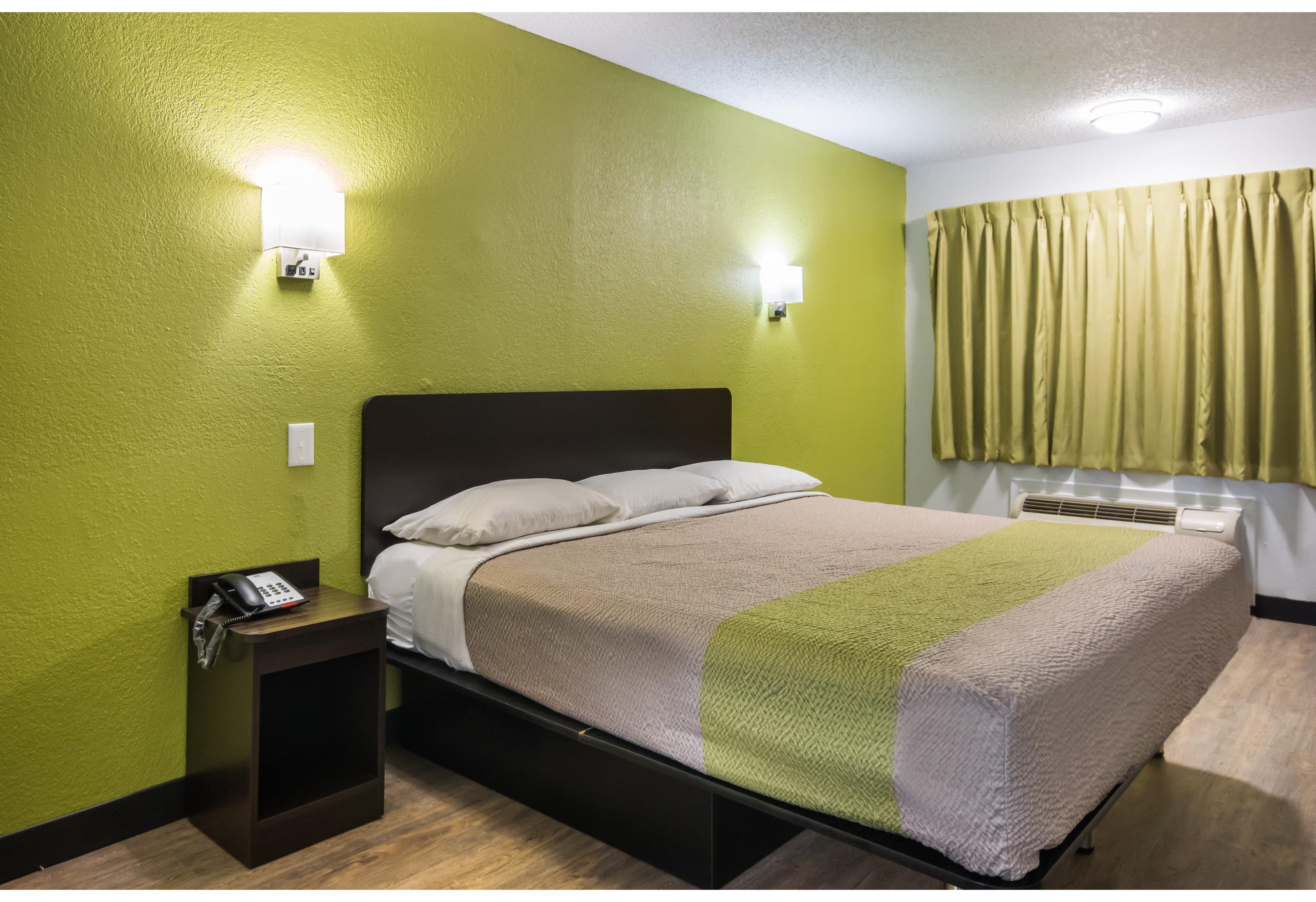غرفة بسرير كينج للمدخنين، Motel6 Irving, TX - Loop 12 4/10