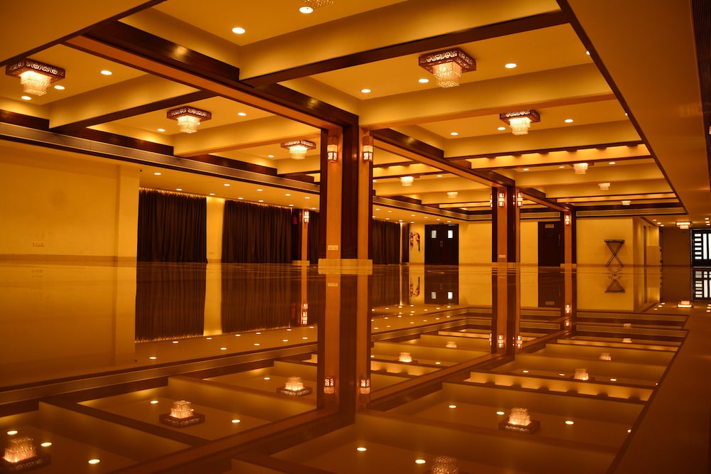 PLATINUM RESIDENCY HOTEL 5/28