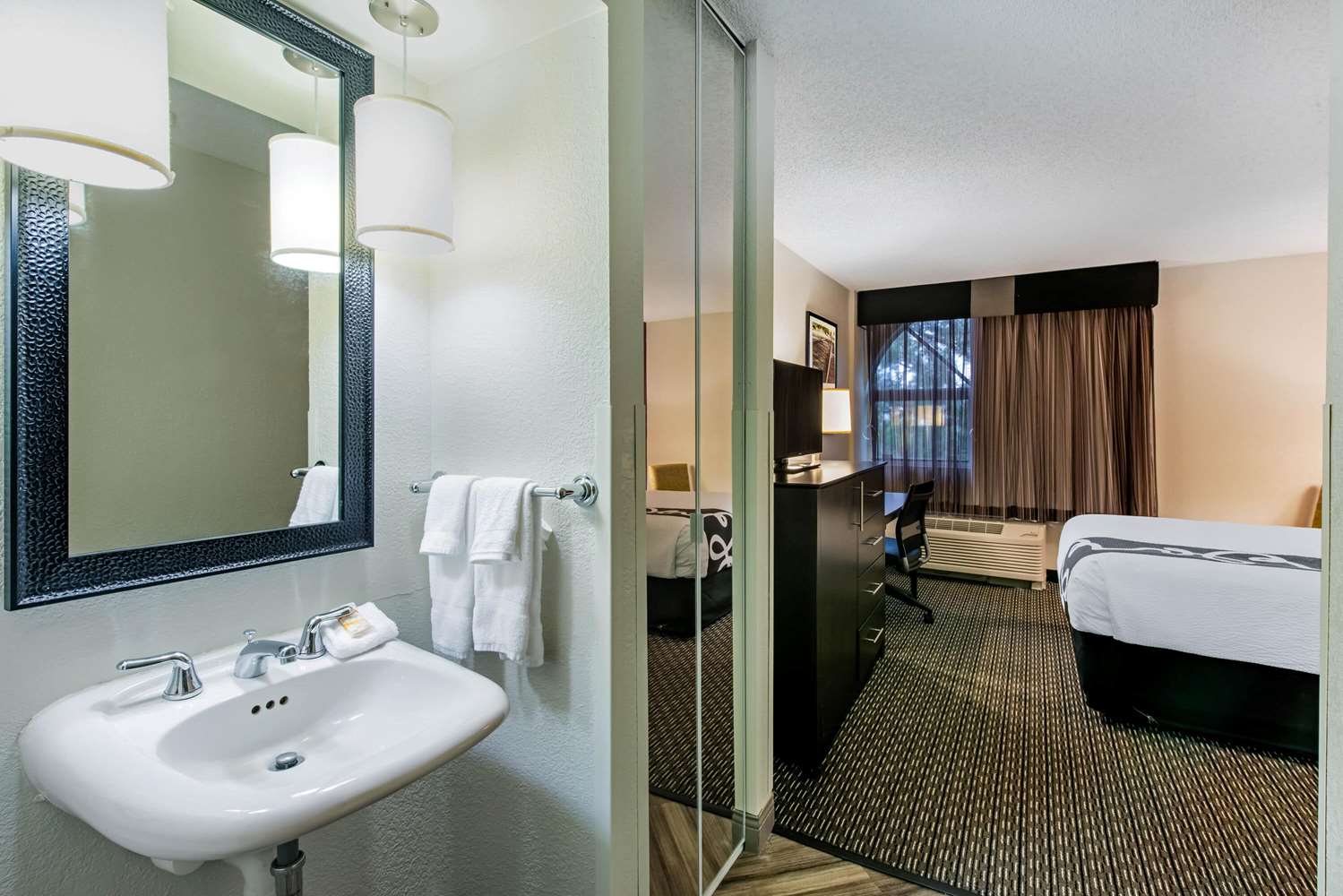 La Quinta Inn & Suites by Wyndham Fort Lauderdale Tamarac 29/32