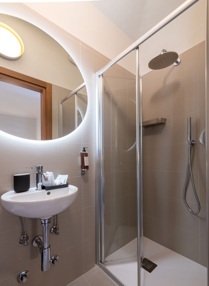 2 Bedrooms, Superior, 1 Queen and 1 Single Bed, City View, Hotel Gattapone 3/3