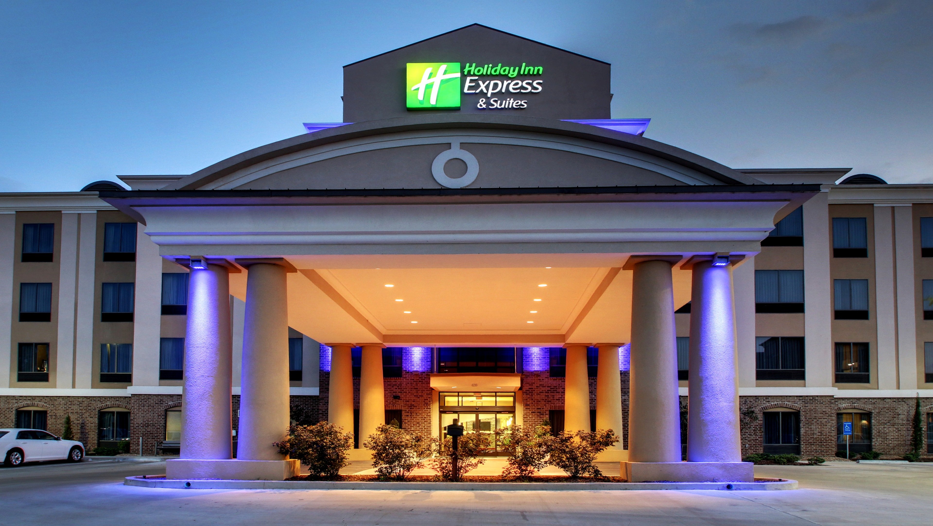Holiday Inn Express Hotel Suites Natchez South 3/47