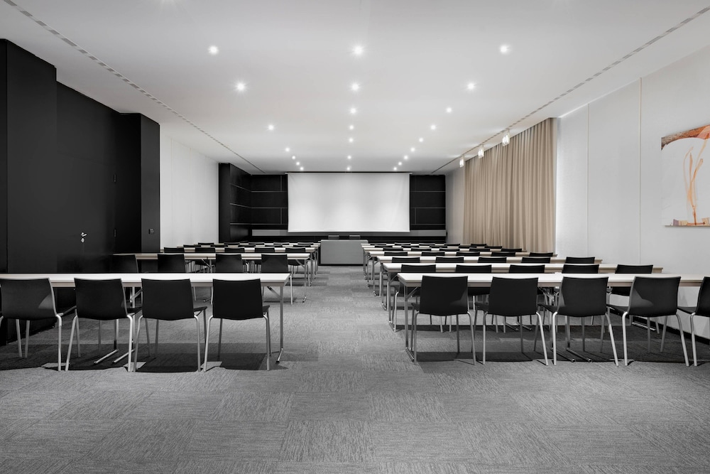 AC Hotel Bologna by Marriott 60/77