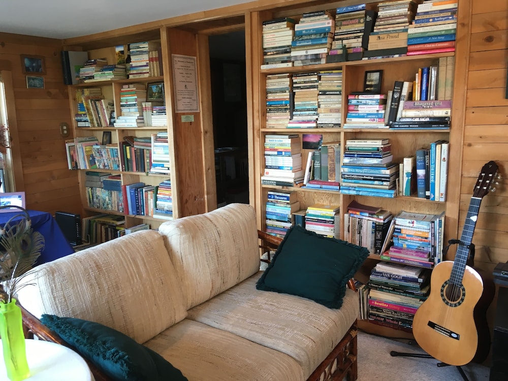 Cottage Lake Bed And Breakfast 8/50