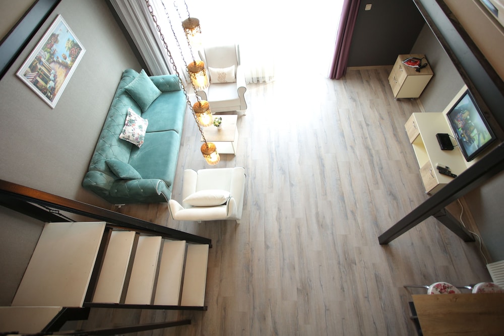 La Casa Suites 30/34