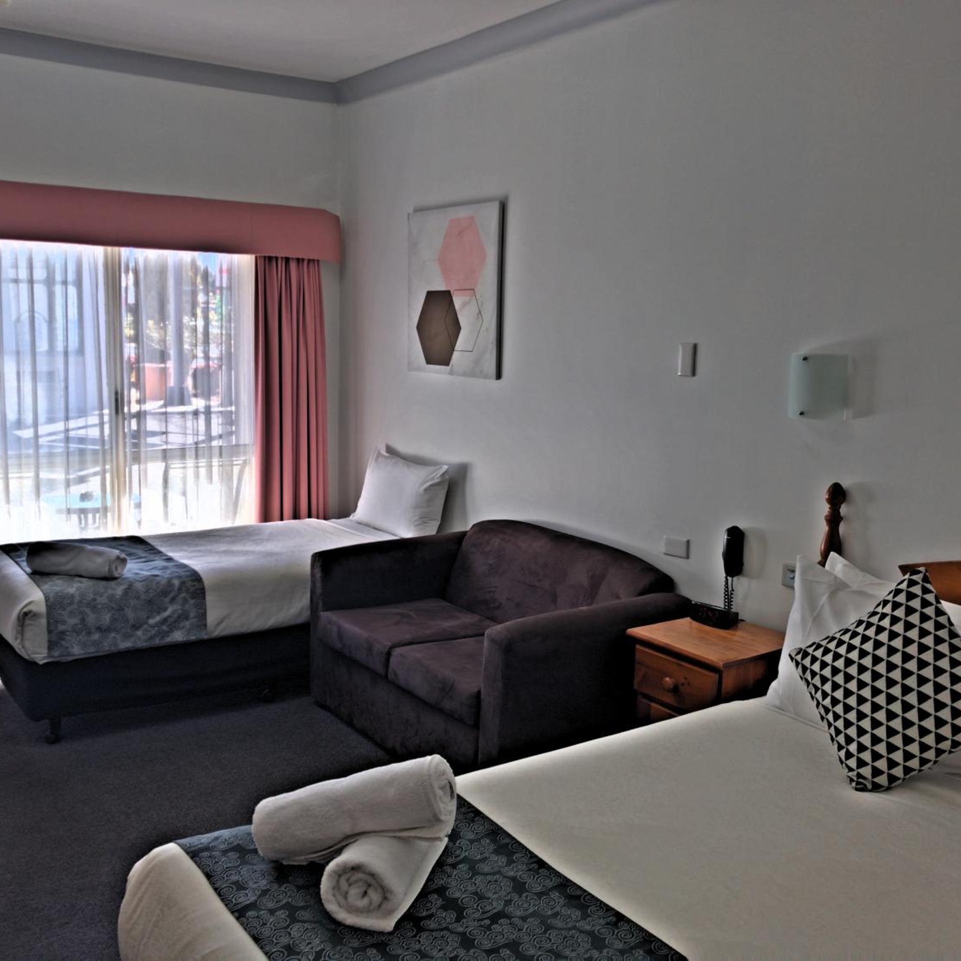 NEW ENGLAND MOTOR INN 26/40