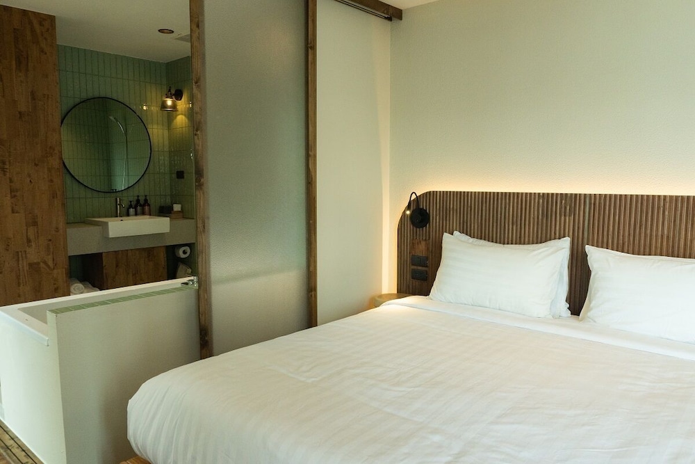Karaarom Hotel 11/50