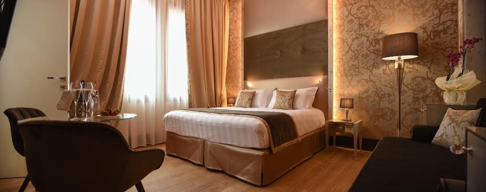 Santa Croce Boutique Hotel 32/65