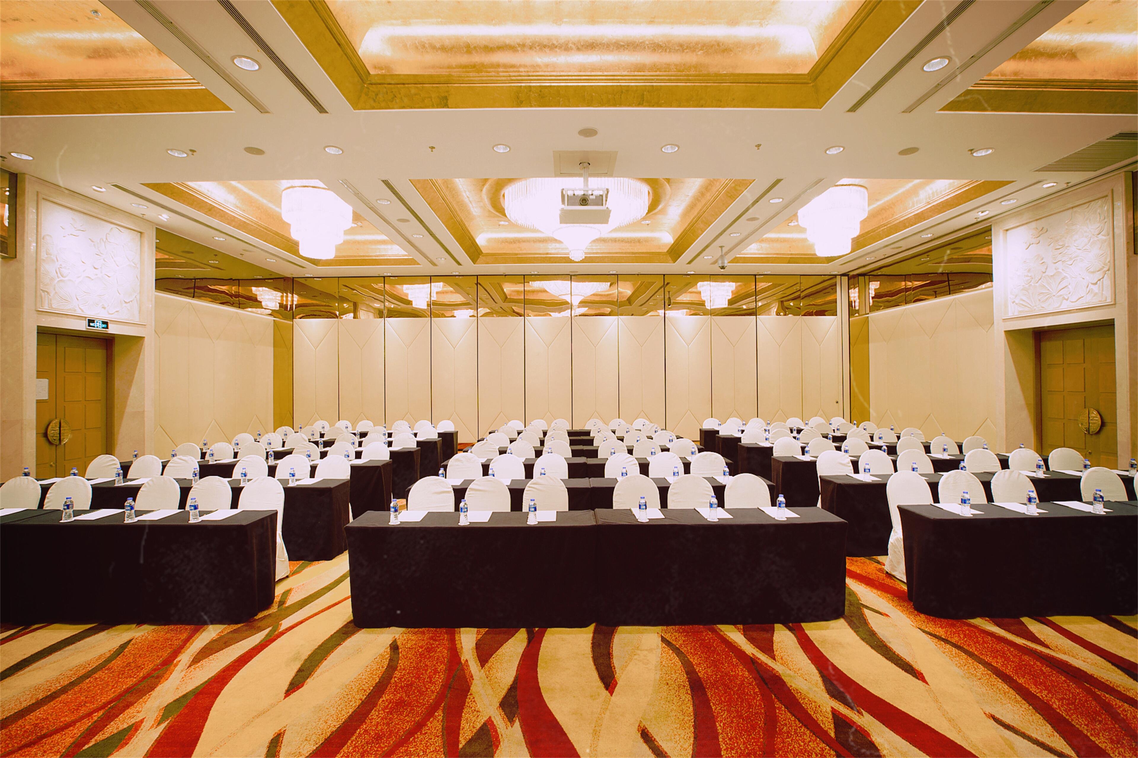 Holiday Inn Pudong 63/76