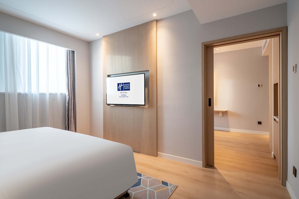 Holiday Inn Express Jinan Airport Zone 26/42