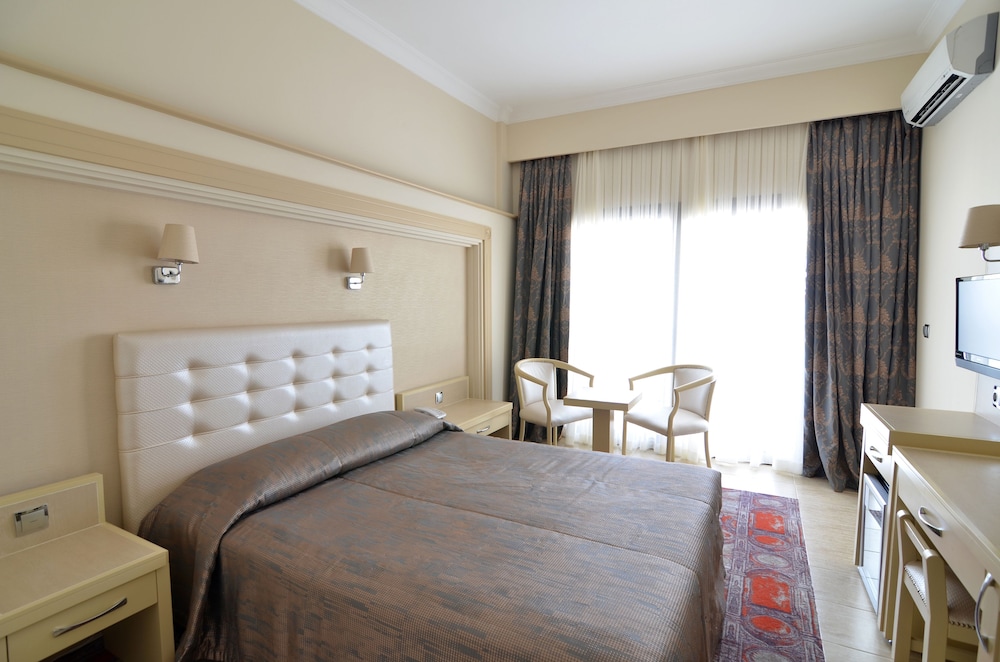 Azka Hotel 17/78