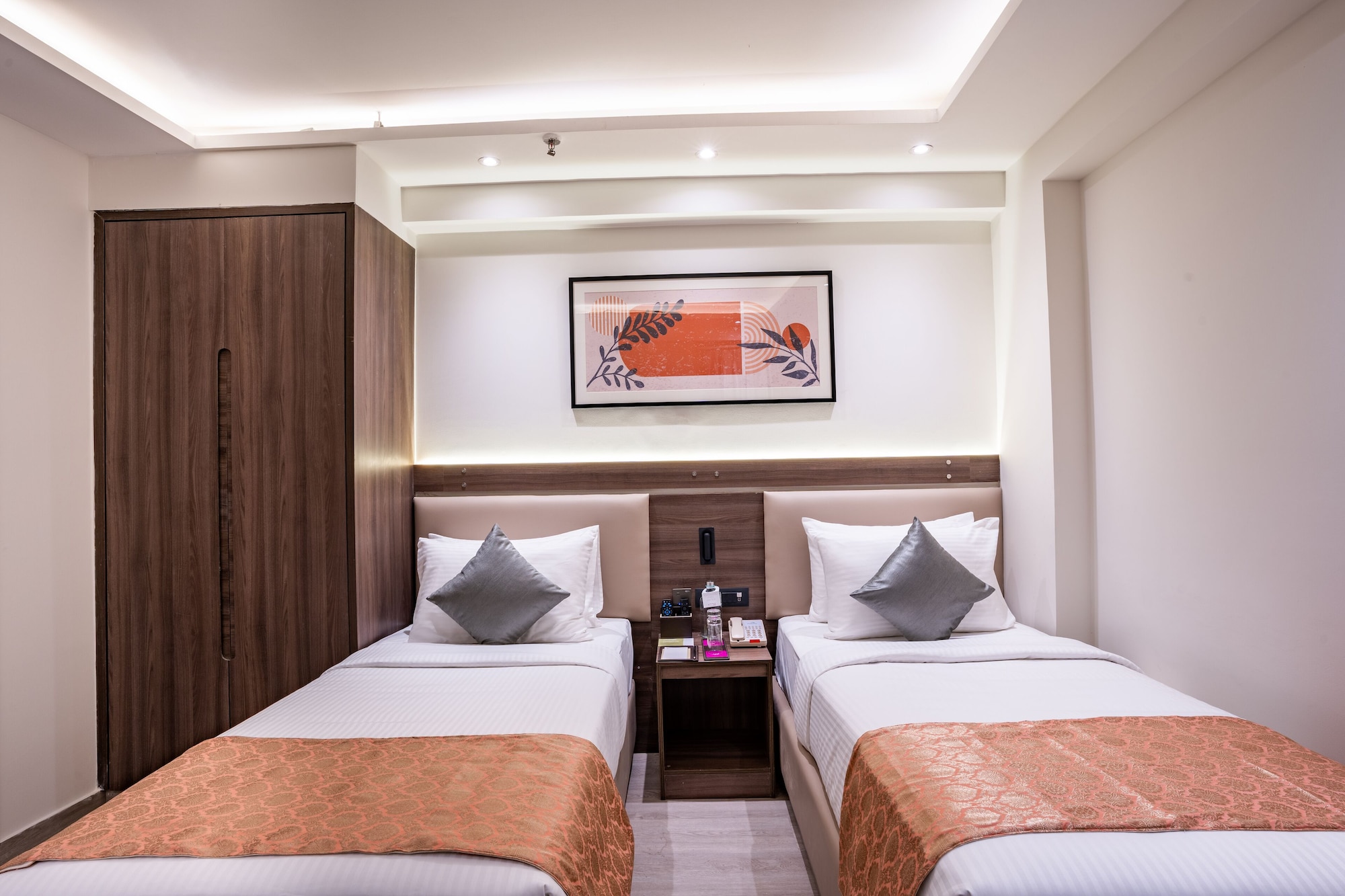 DELUXE, TWIN BEDS