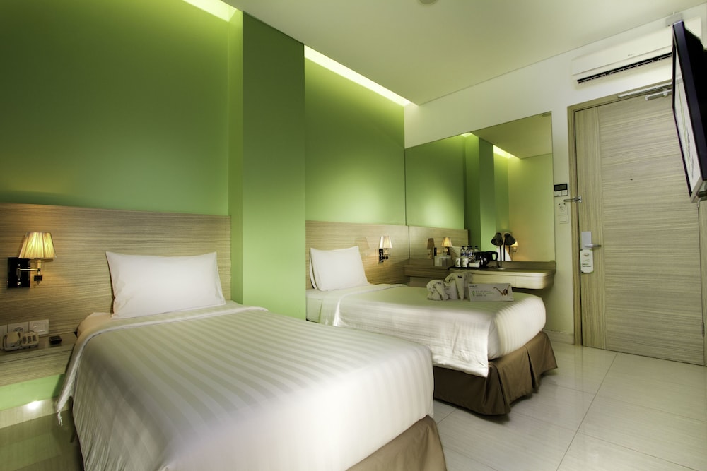 Whiz Prime Kelapa Gading 12/71