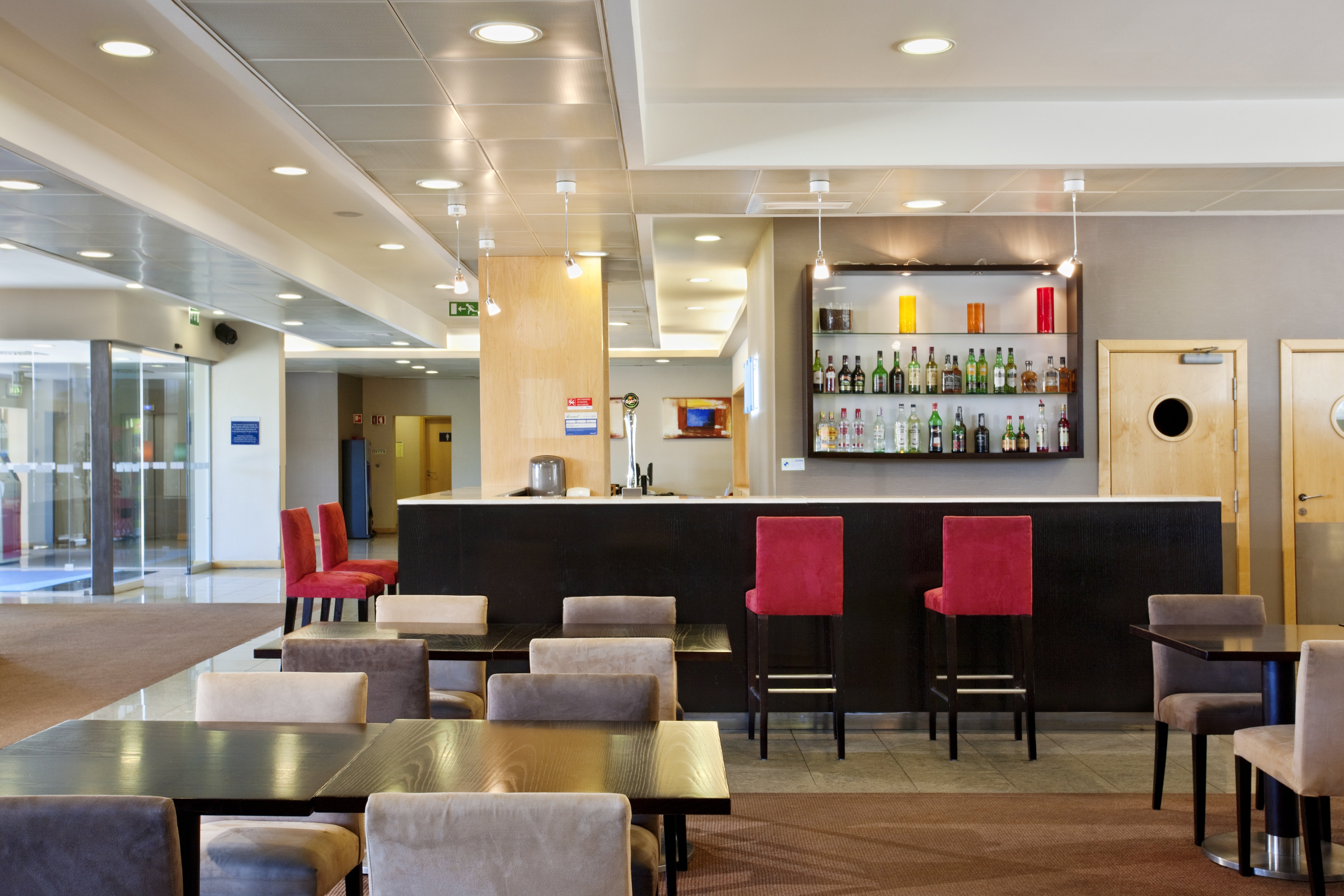 HOLIDAY INN EXPRESS LISBON-OEIRAS 26/40